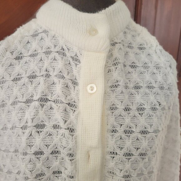 Vintage Crochet Poncho Shawl Cape Crème Womens One Size Fringe English Village - Picture 2 of 6